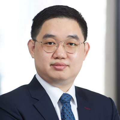 Headshot of Robert Li smiling at the camera.