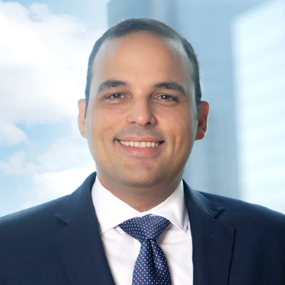 Headshot of Luis Seud smiling at the camera.