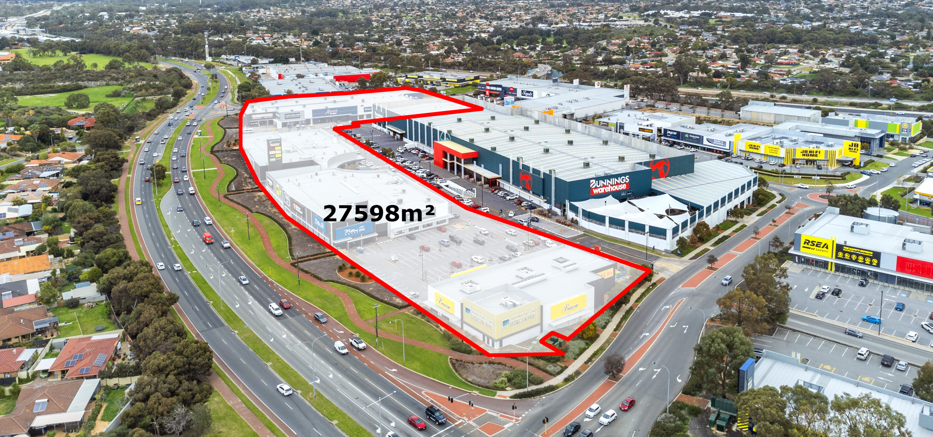 Aerial view of a shopping center highlighting 27598m2.